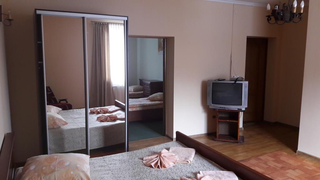 Zoriana Villa Tatariv Room photo